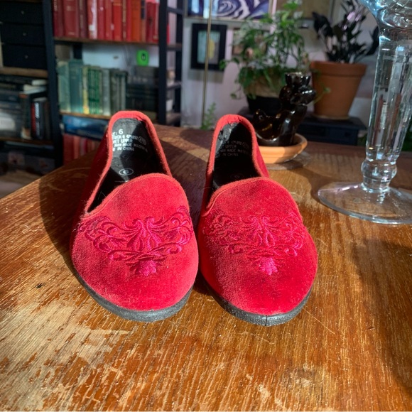 RED VELVET FLATS - Picture 2 of 6
